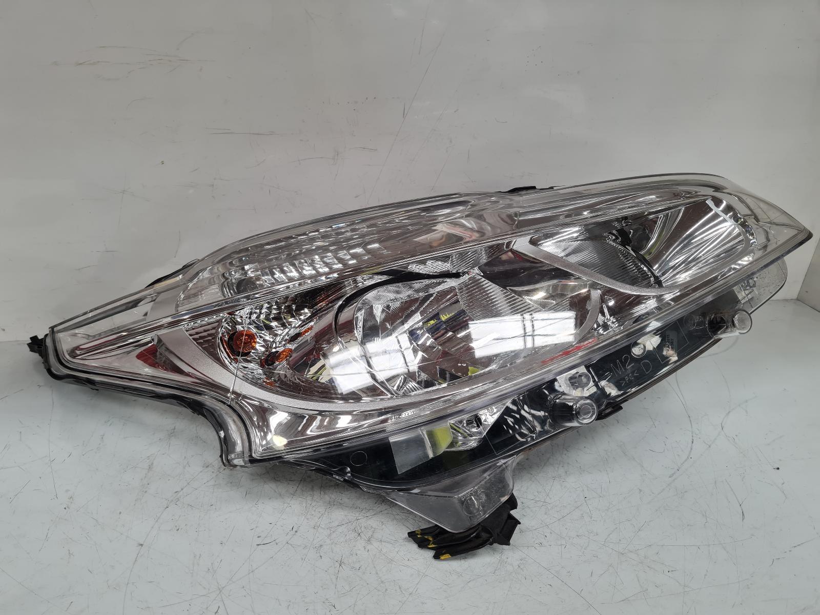View Auto part R Headlamp Peugeot 208 2015