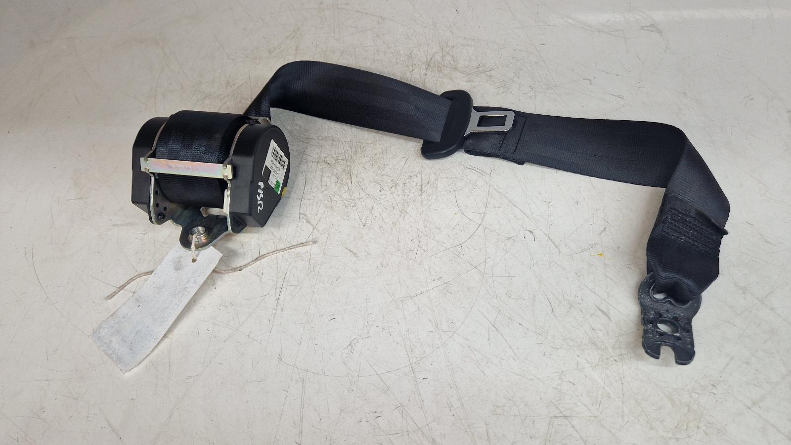View Auto part Seat Belt Volkswagen Golf 2016