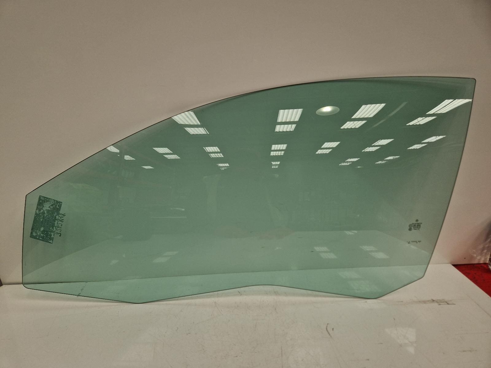 View Auto part LF Door Window Mercedes C Class 2011
