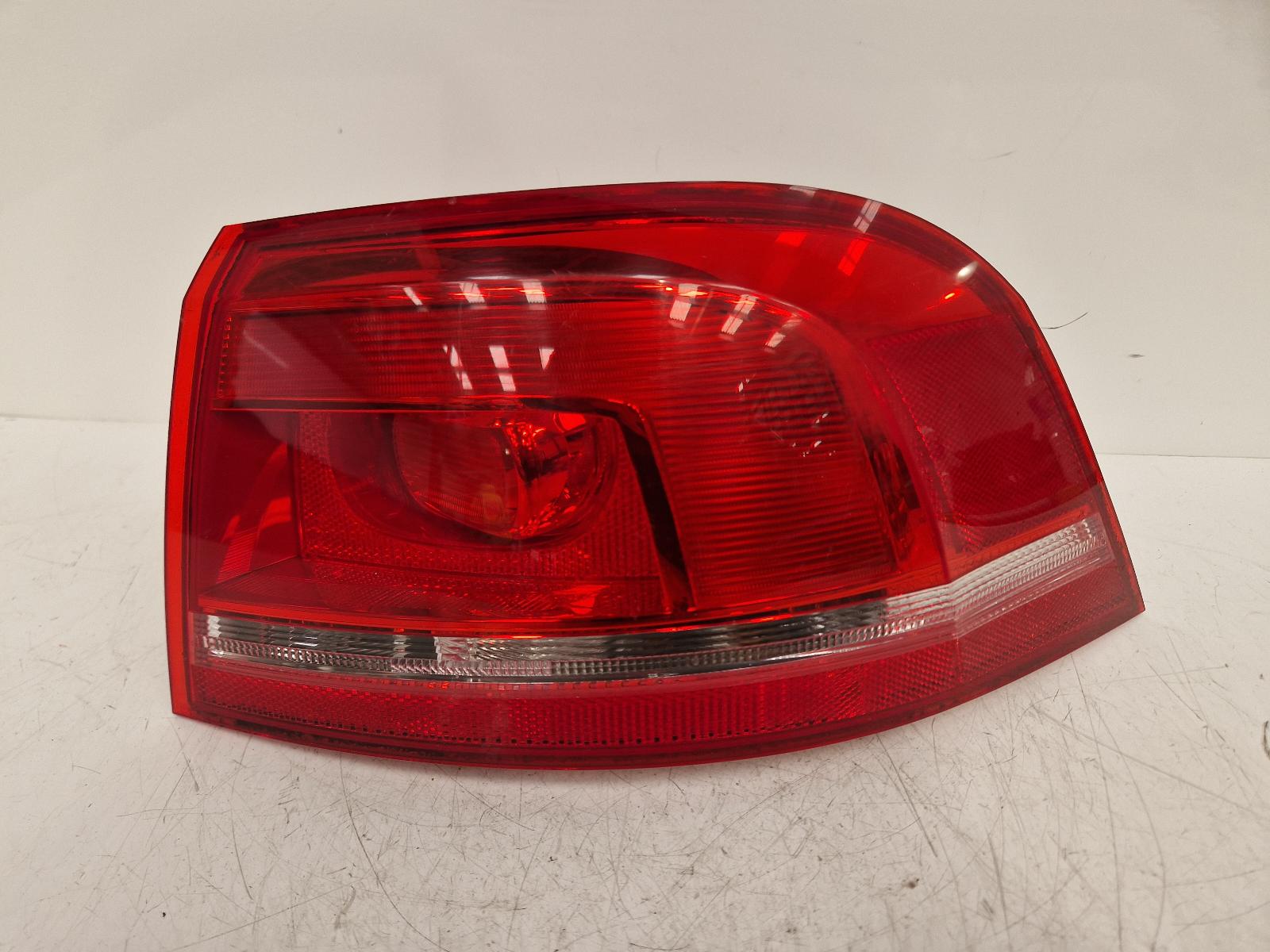 View Auto part R Taillight Volkswagen Passat 2012