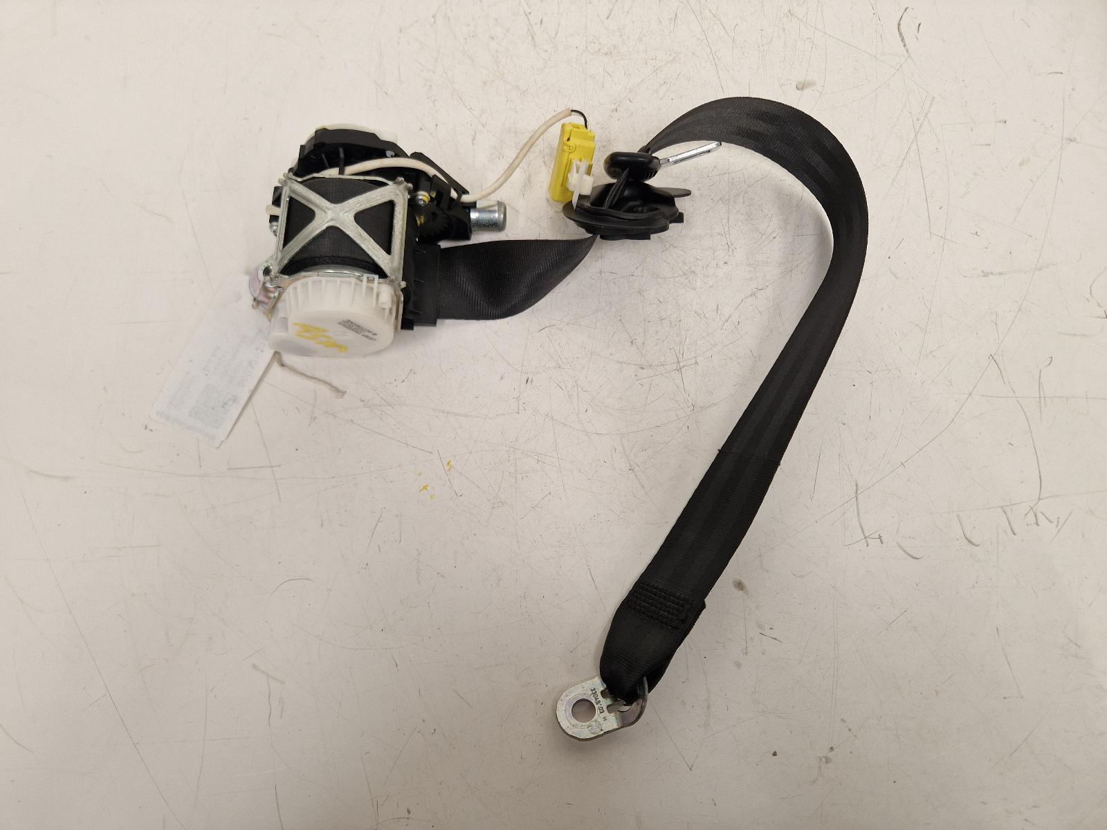 View Auto part Seat Belt Volkswagen Passat 2012