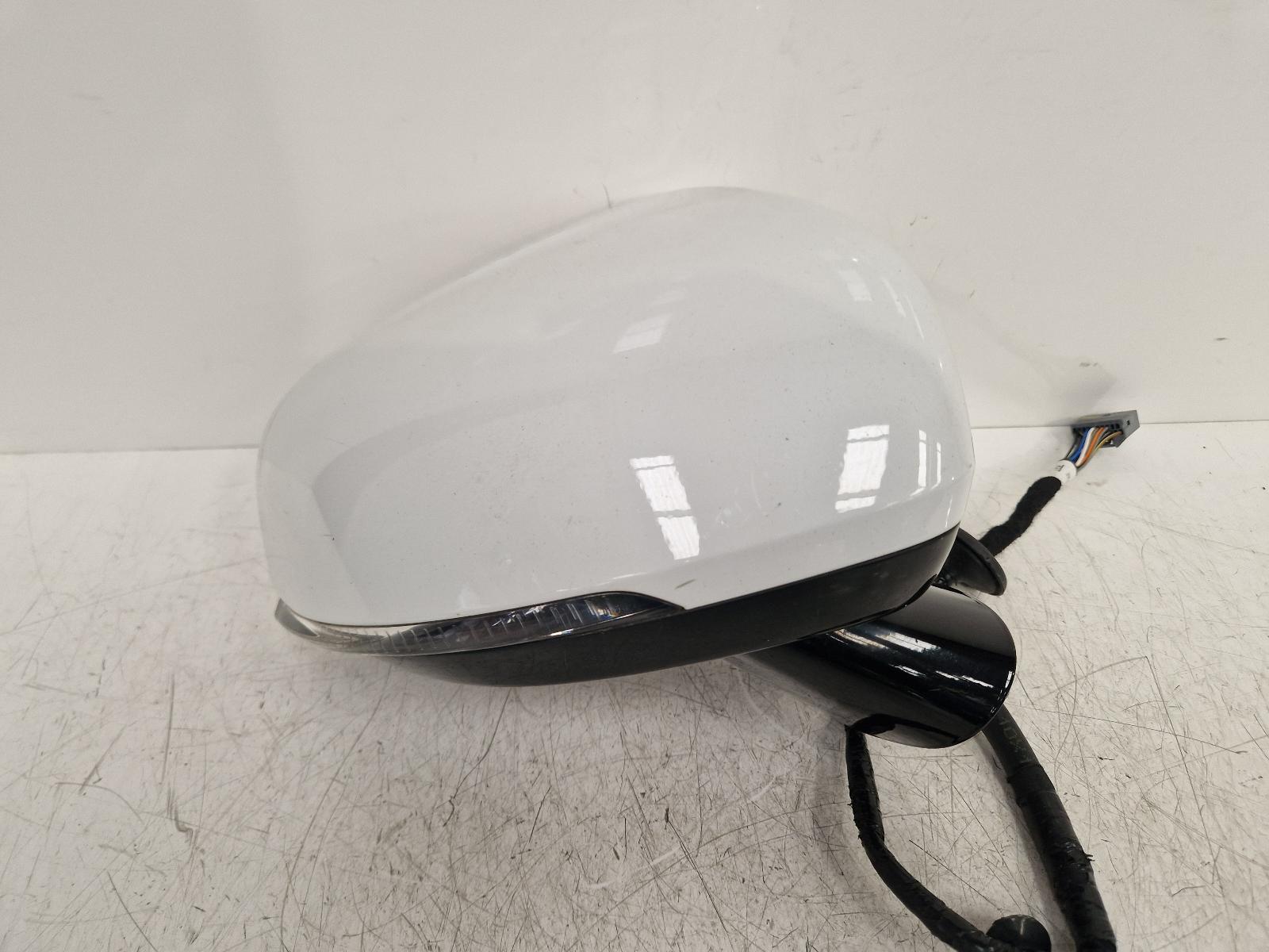 View Auto part R Door Mirror Volvo V90 2022