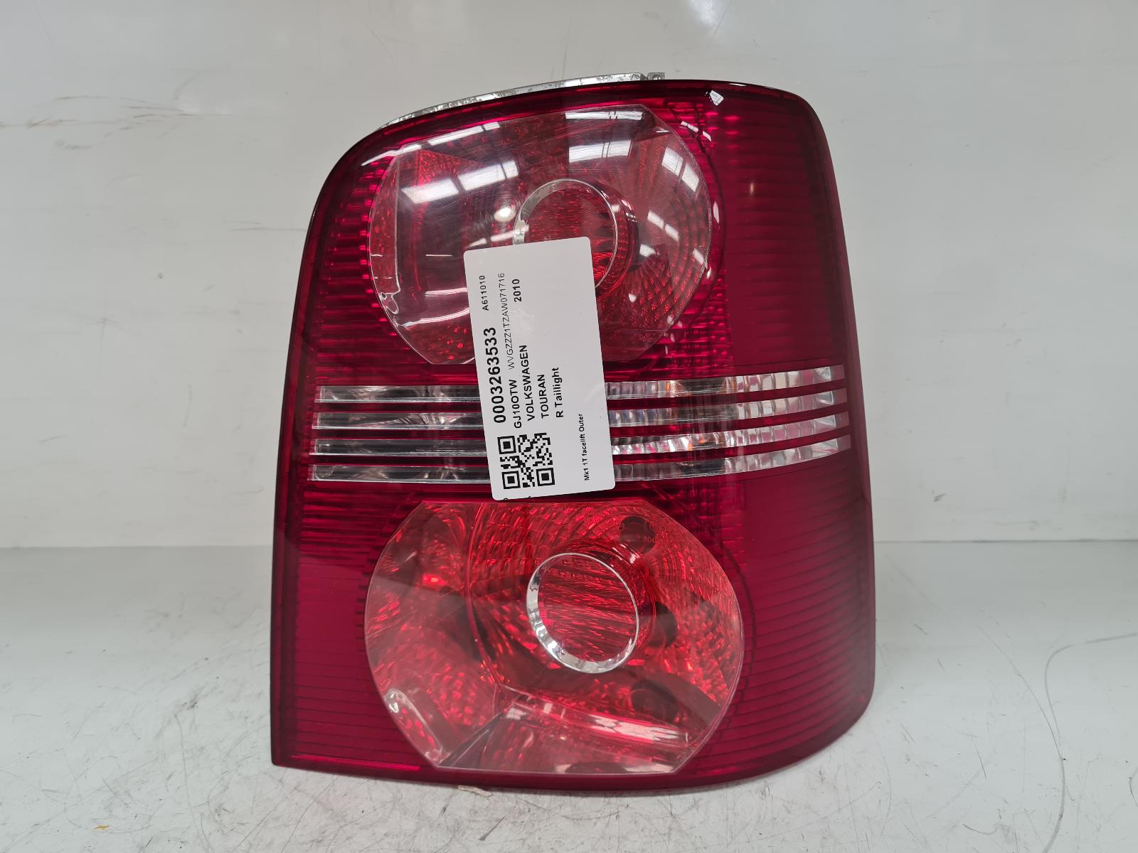 View Auto part R Taillight Volkswagen Touran 2010