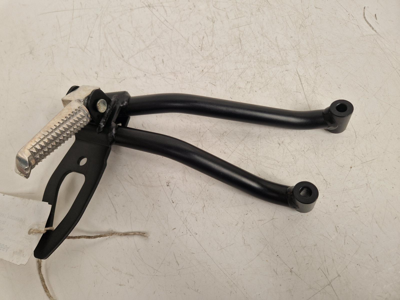 View Auto part Left Footrest Yamaha Xsr125 2022