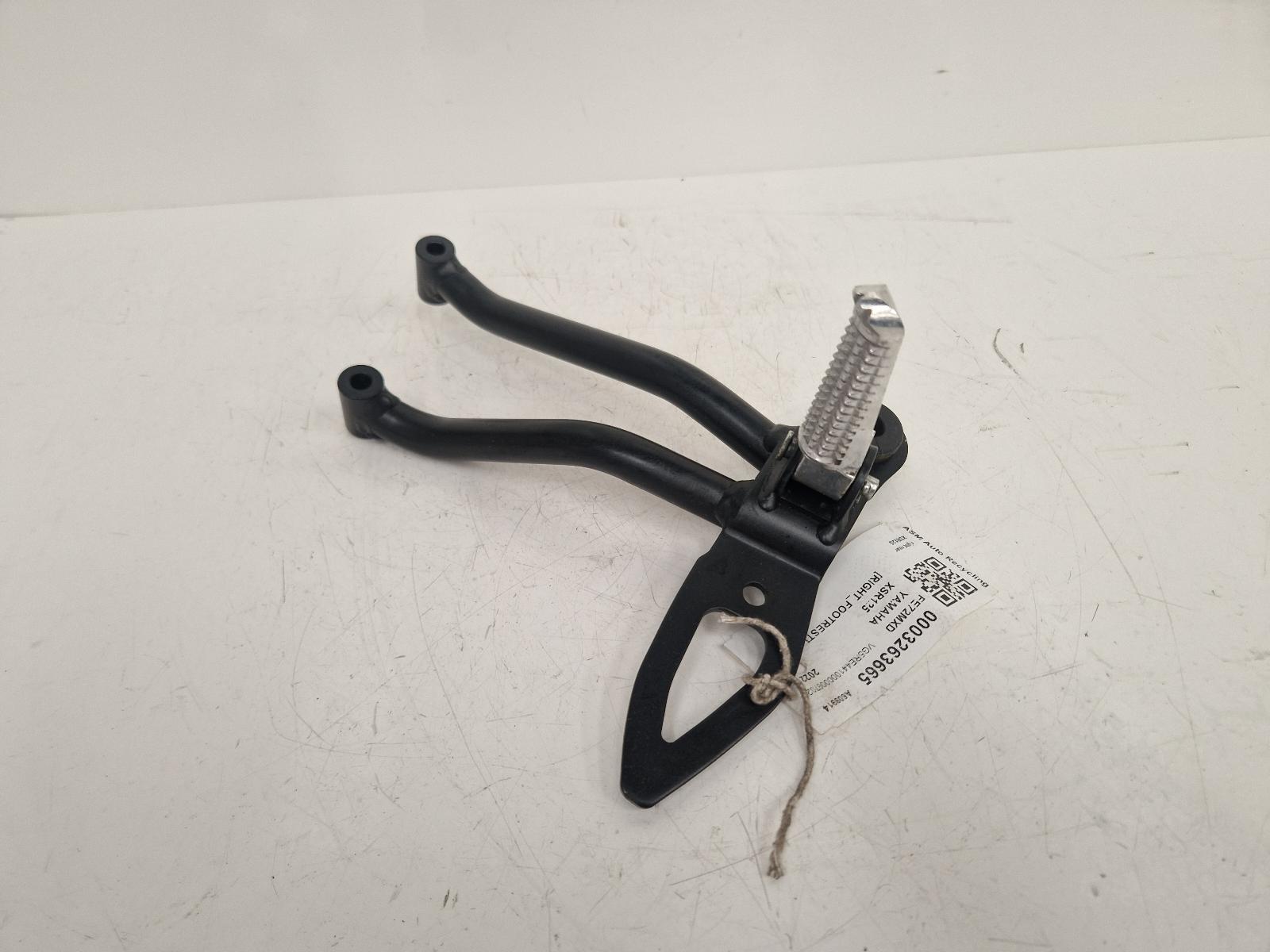 View Auto part Right Footrest Yamaha Xsr125 2022