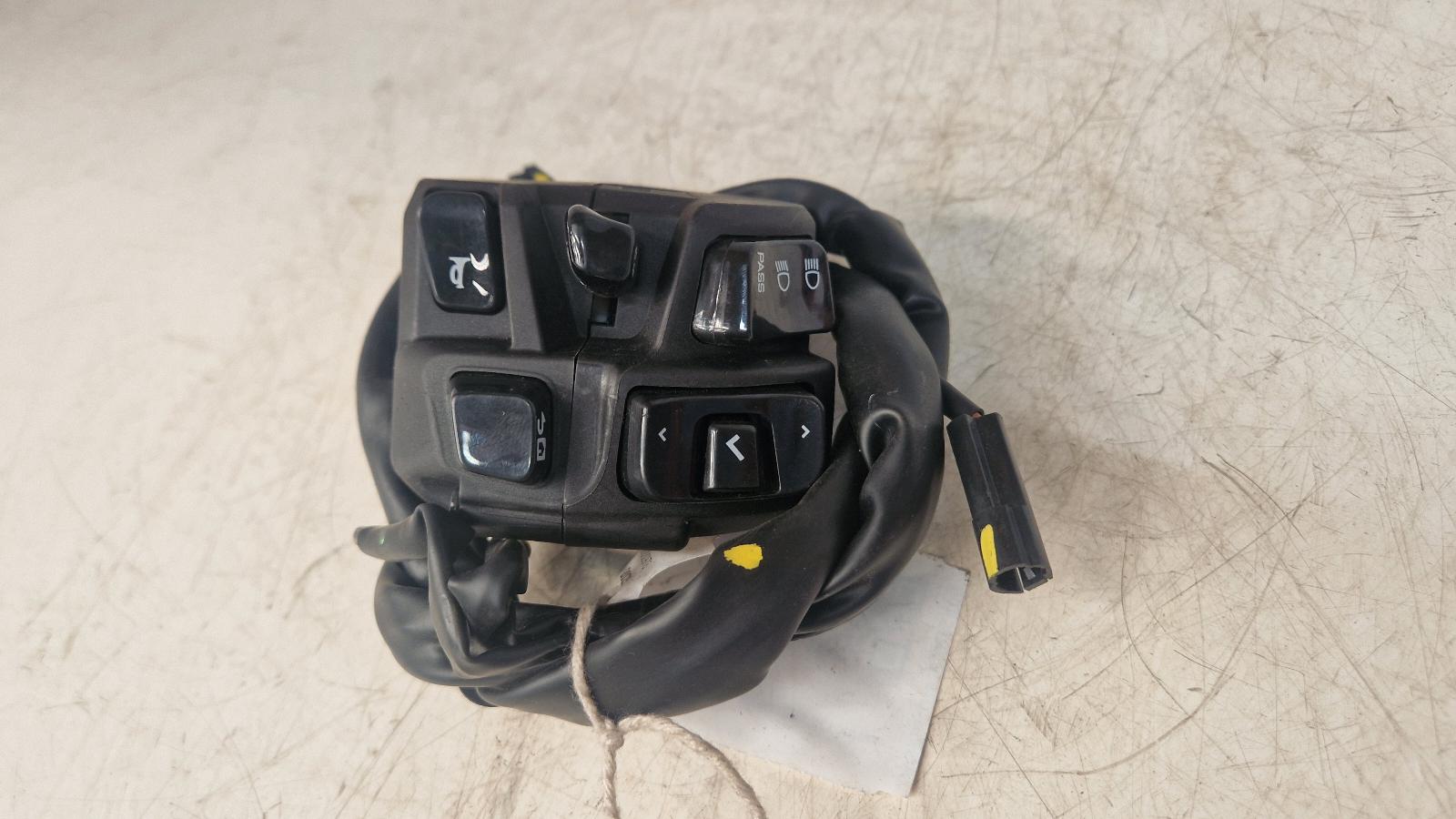 View Auto part LH Switch Gear Yamaha Xmax 125 Tech Max 2025