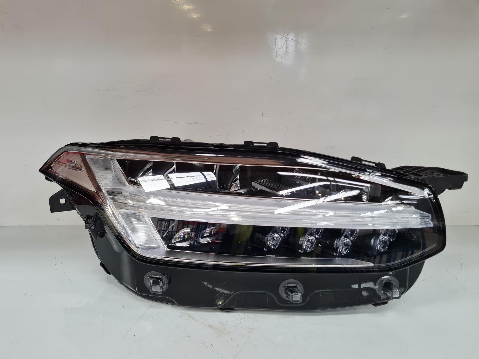 View Auto part R Headlamp Volvo Xc90 2022