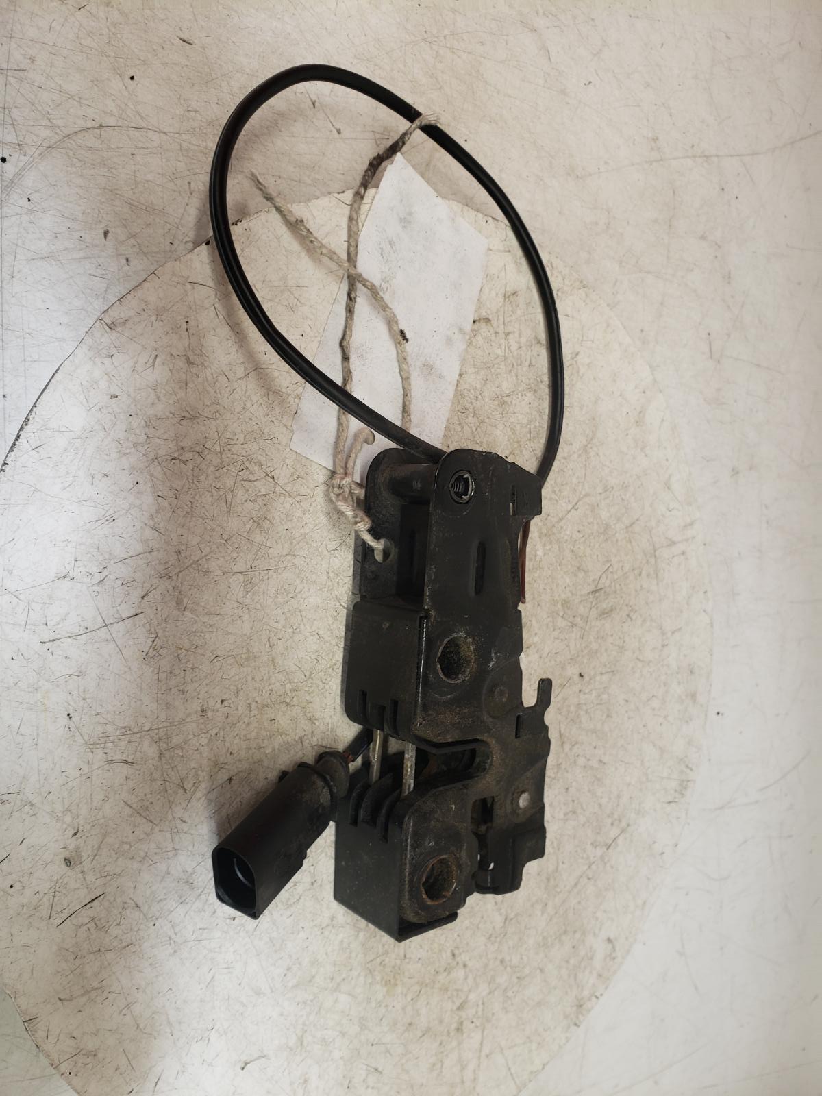 View Auto part Bonnet Latch Audi A3 2011