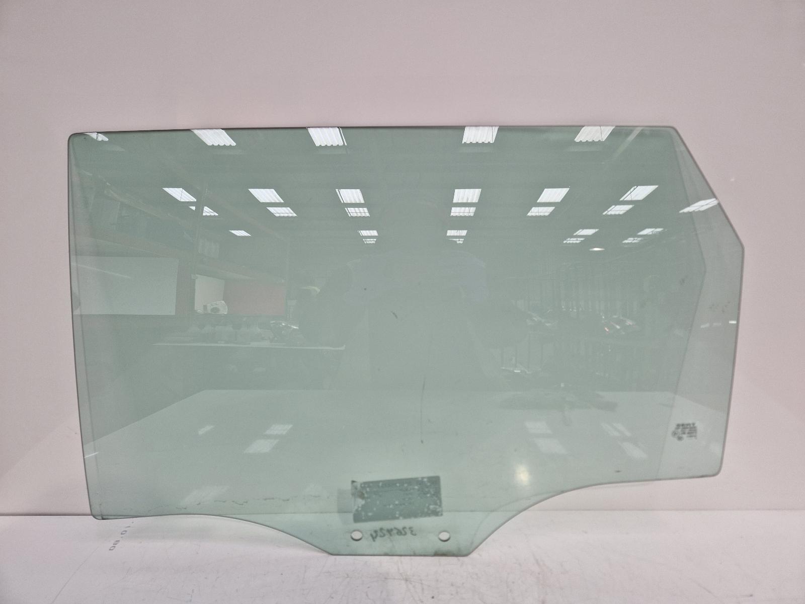View Auto part LR Door Window Seat Leon 2019