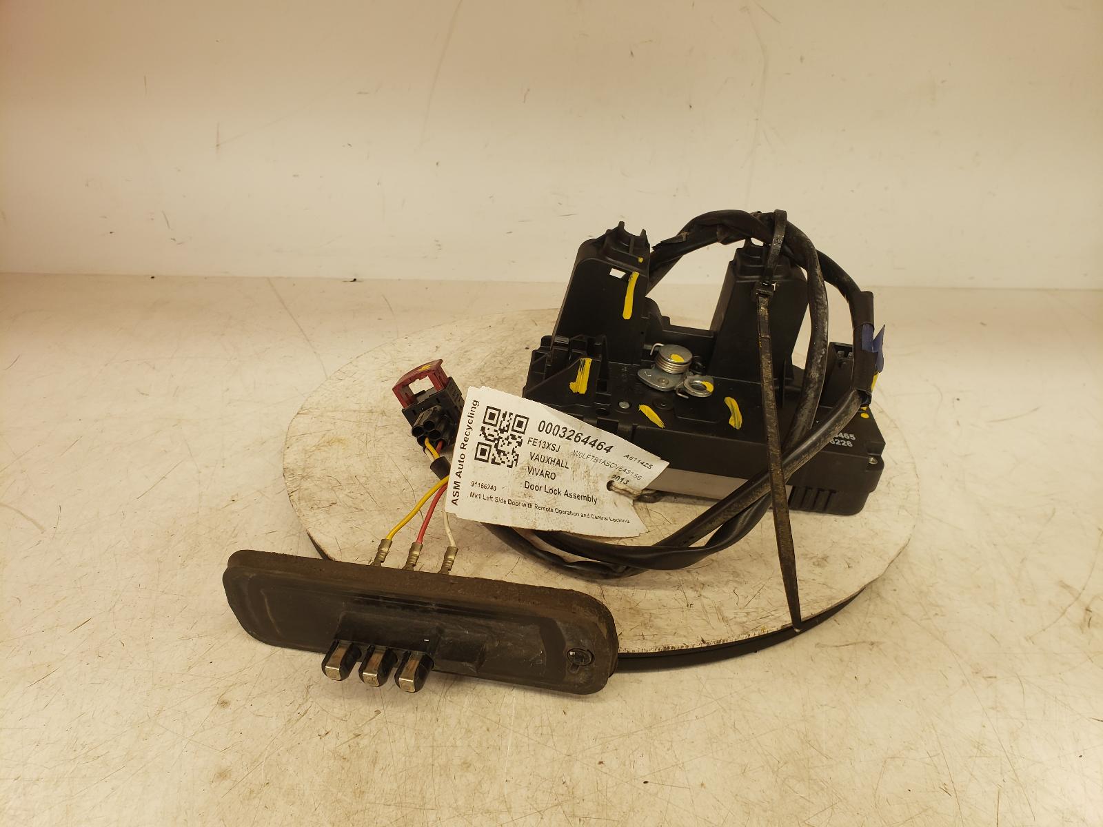 View Auto part Door Lock Assembly Vauxhall Vivaro 2013
