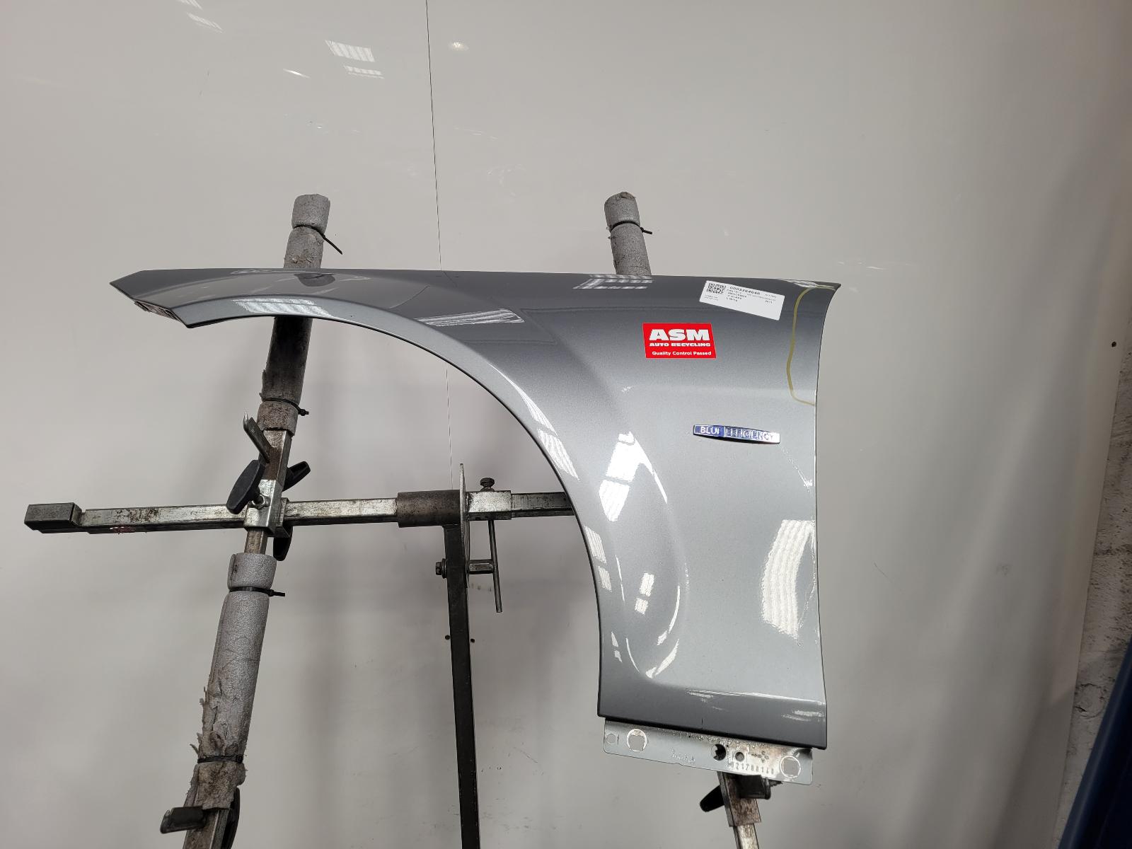 View Auto part L Wing Mercedes C Class 2011