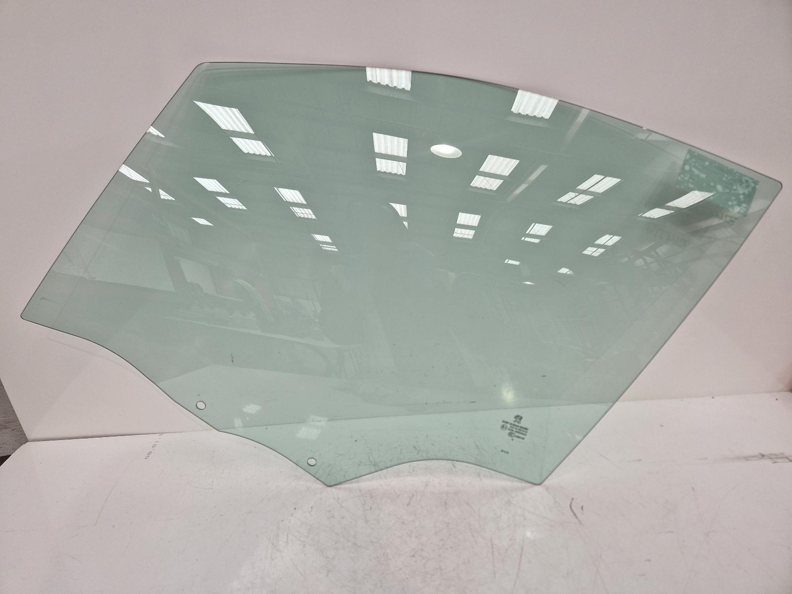 View Auto part LF Door Window Peugeot 2008 2016
