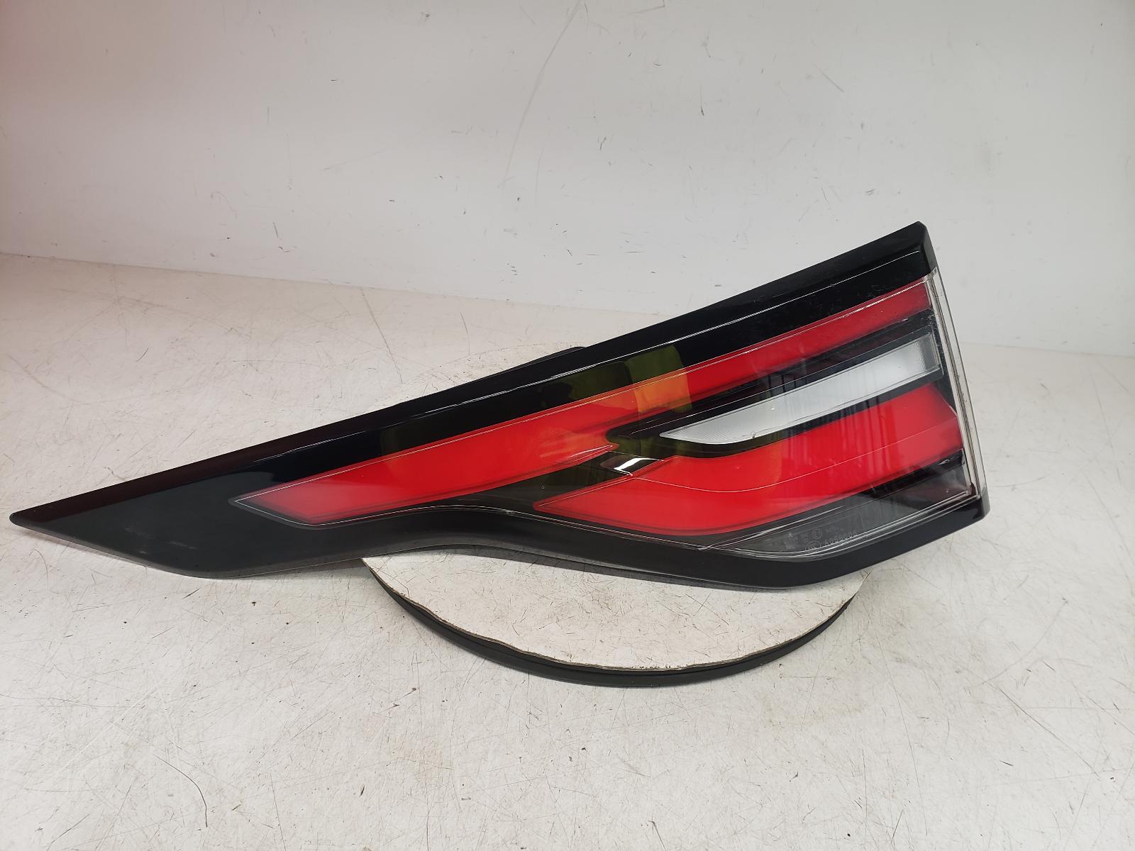 View Auto part L Taillight Land Rover Discovery 2026