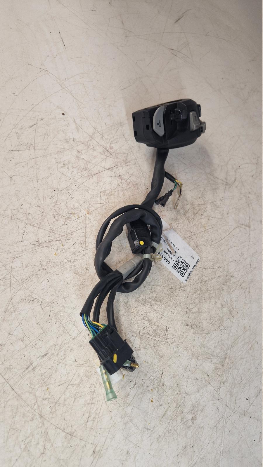 View Auto part LH Switch Gear Honda Nss 125 Forza 2024