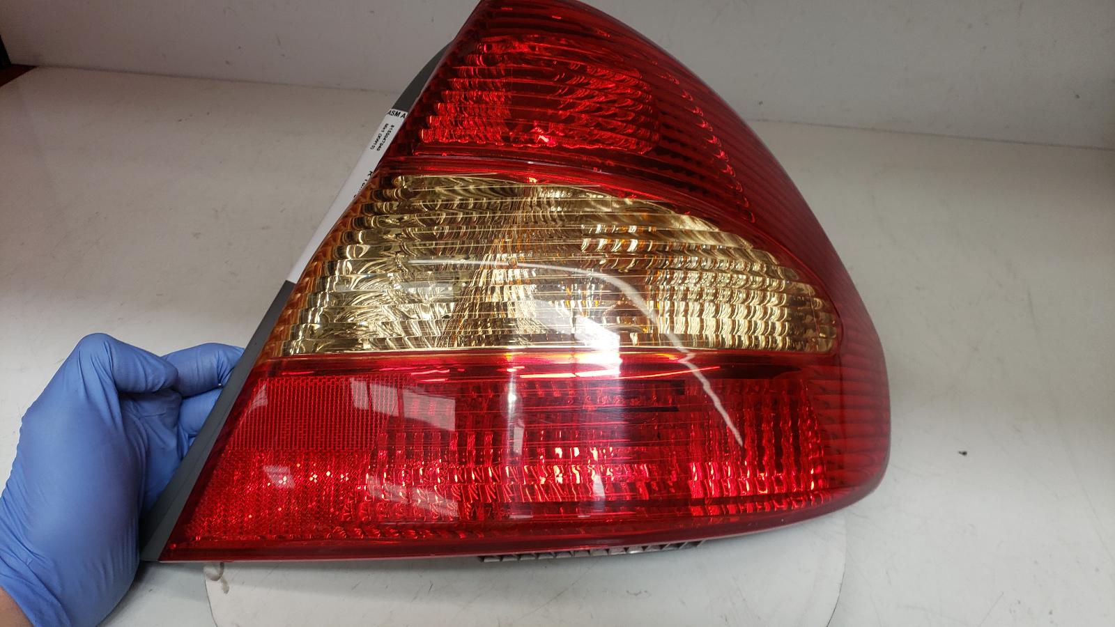 View Auto part R Taillight Toyota Prius 2001