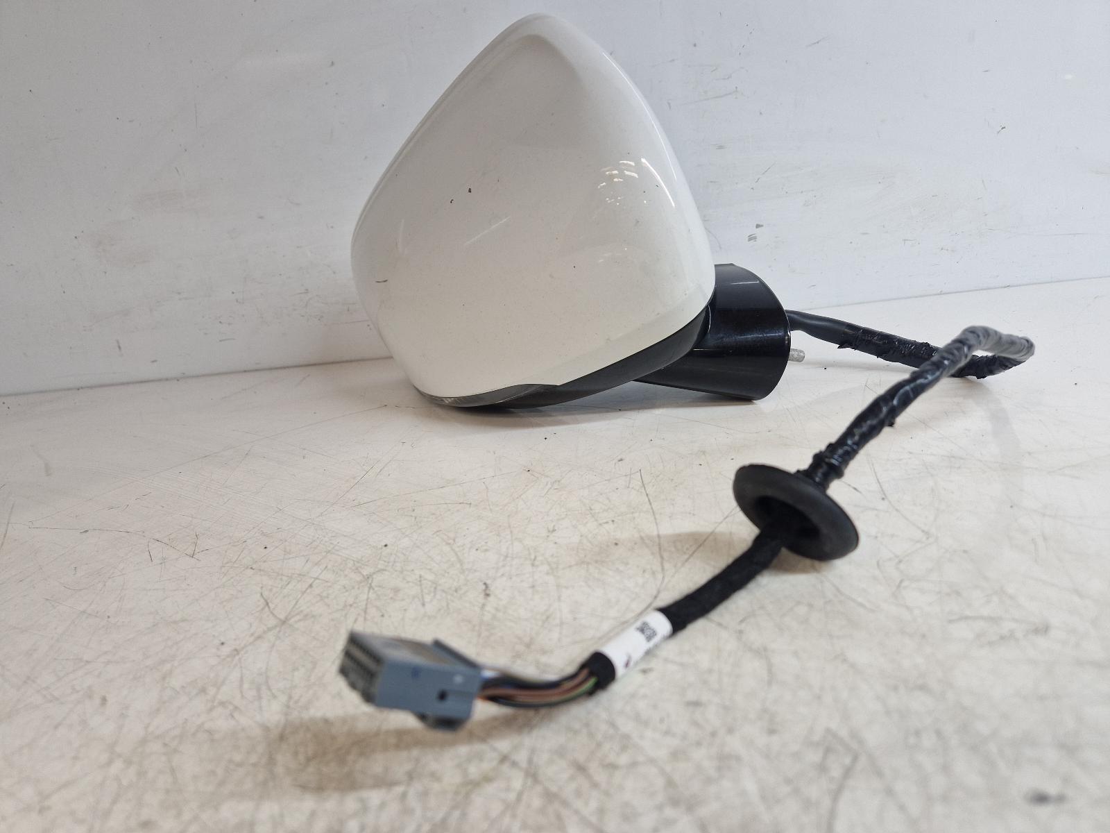 View Auto part R Door Mirror Volvo V90 2024
