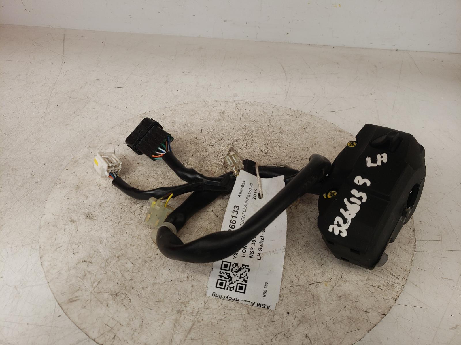 View Auto part LH Switch Gear Honda Nss 300 Forza 2019