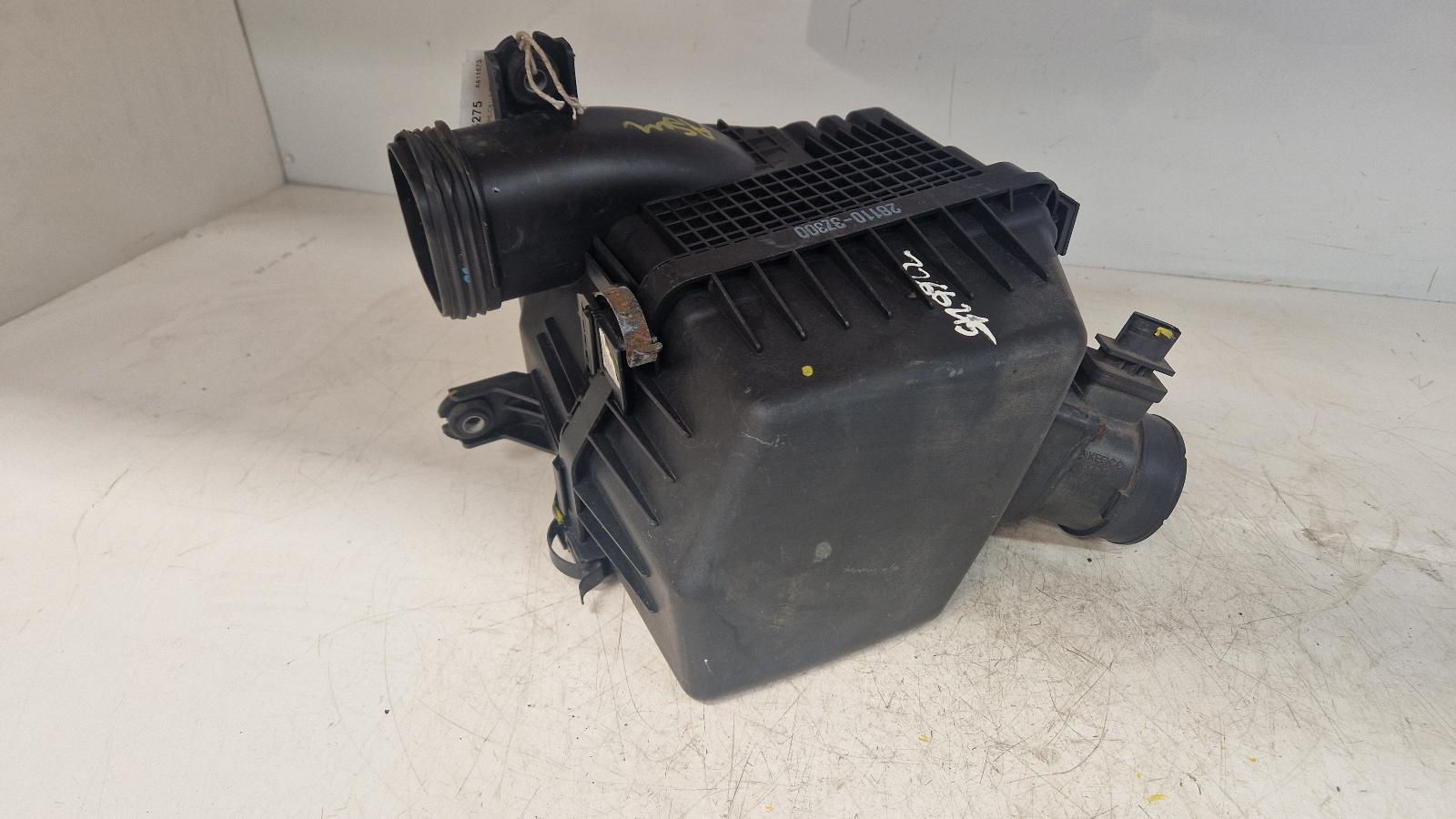 View Auto part Air Cleaner/Box Hyundai I40 2014