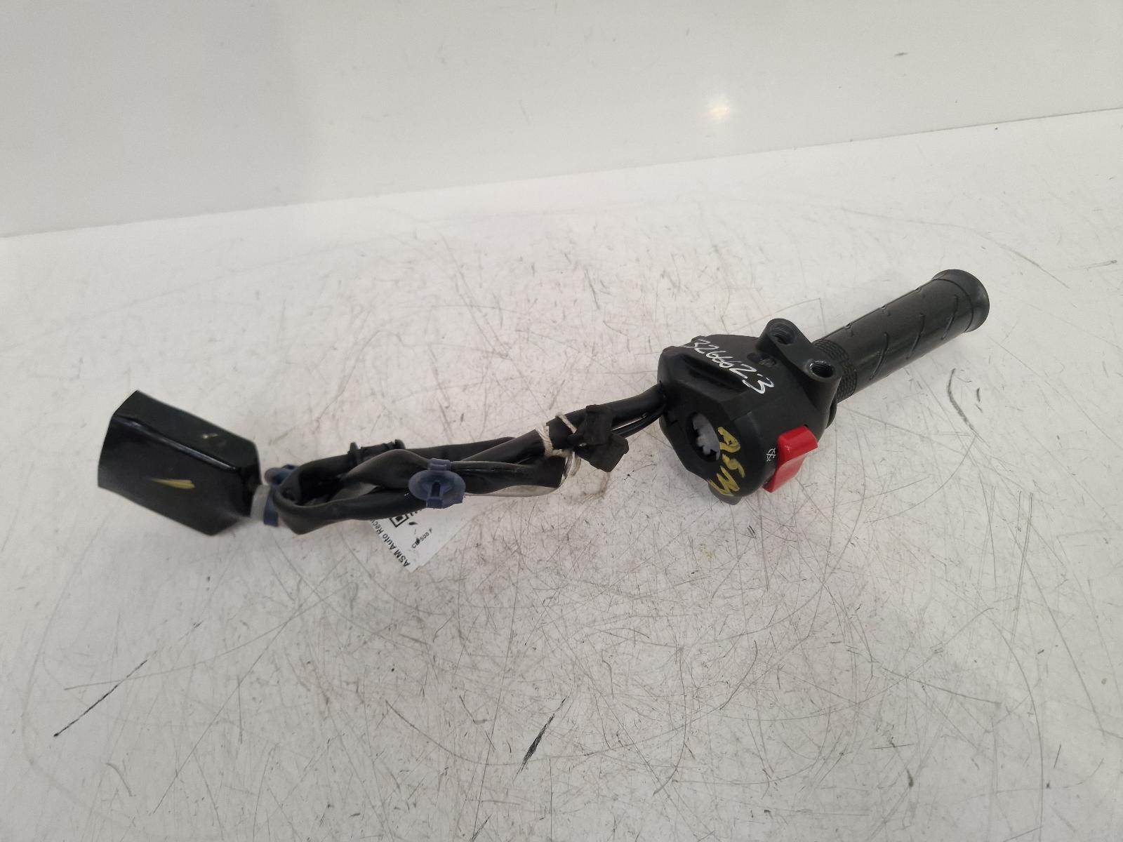 View Auto part RH Switch Gear Honda Cb 500 F 2021