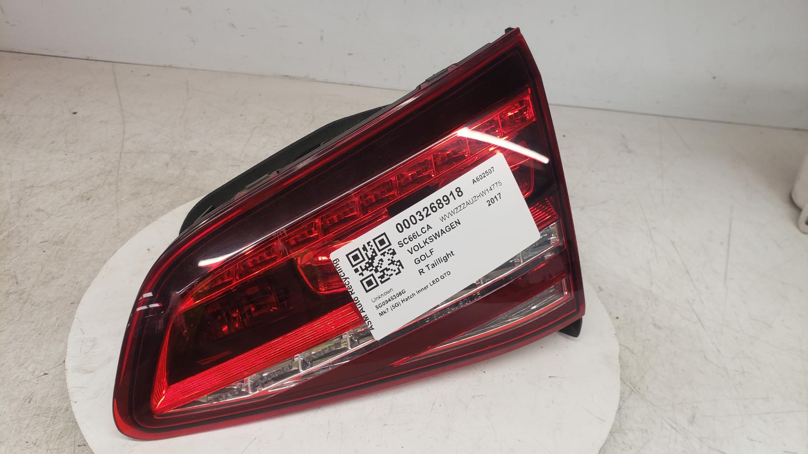 View Auto part R Taillight Volkswagen Golf 2017
