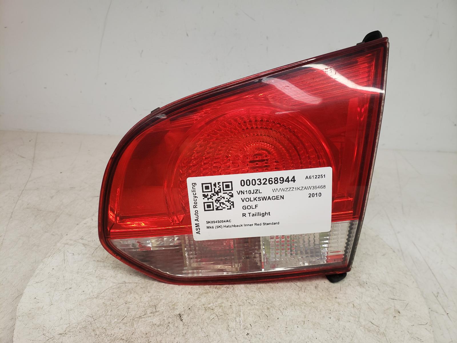 View Auto part R Taillight Volkswagen Golf 2010
