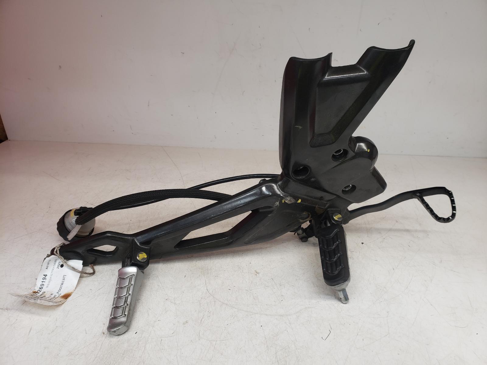 View Auto part Right Footrest Bmw G 310 R 2023