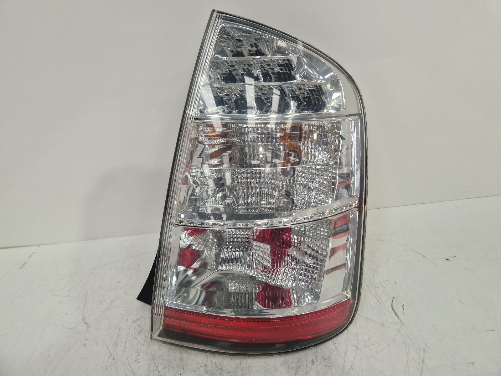 View Auto part R Taillight Toyota Prius 2010