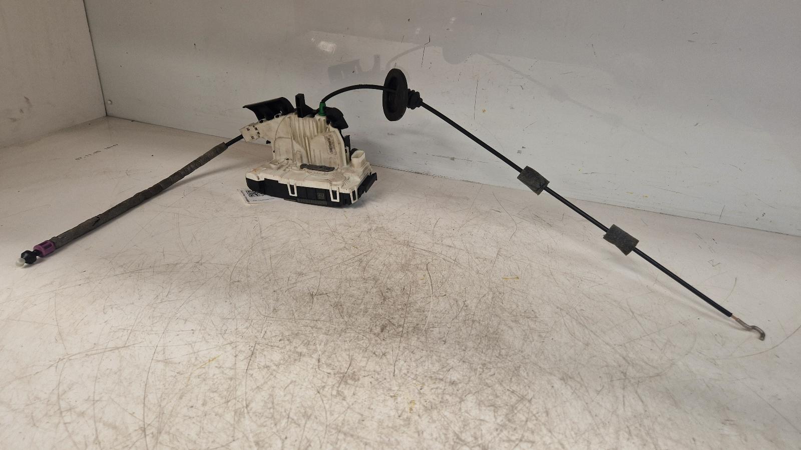 View Auto part Door Lock Assembly Mercedes E Class 2009