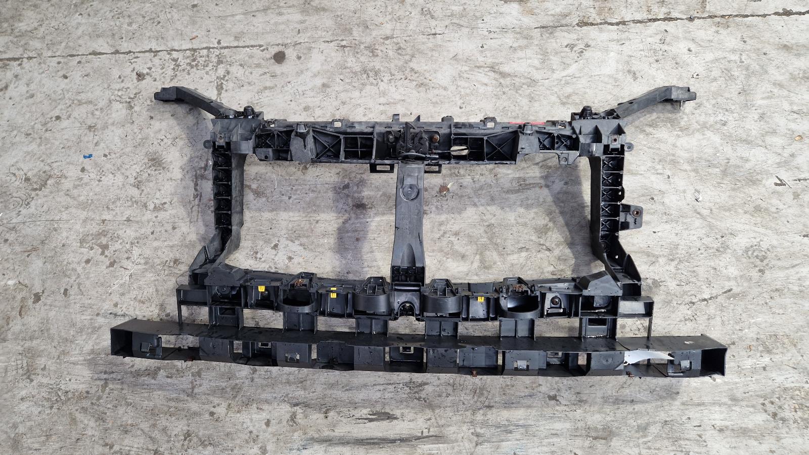 View Auto part Front Panel Renault Trafic 2015