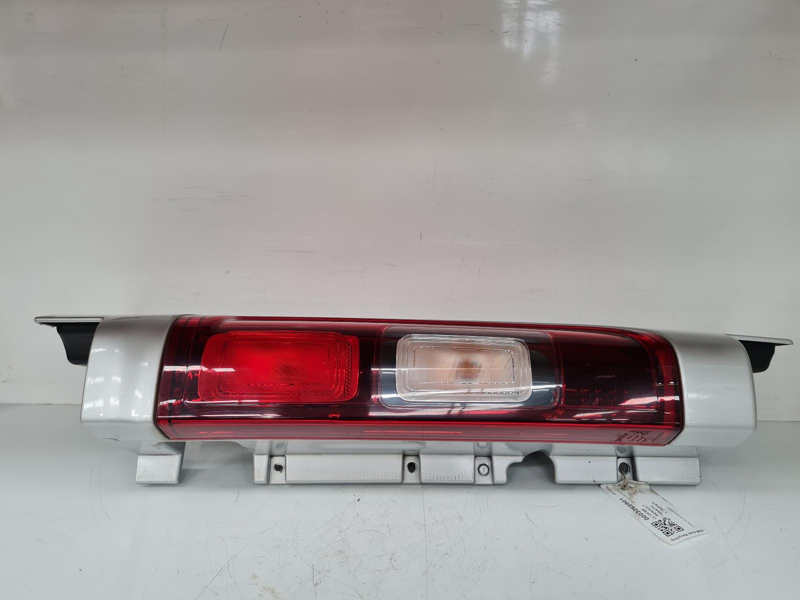 View Auto part L Taillight Renault Trafic 2015