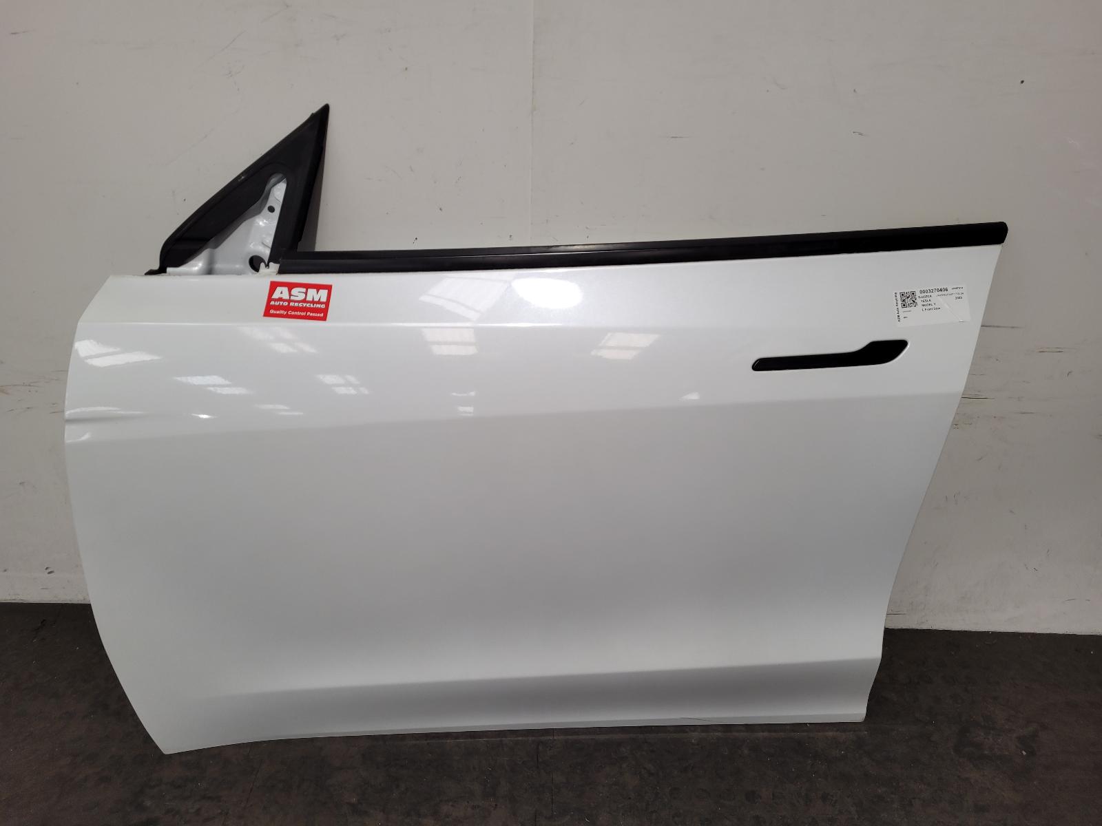 View Auto part L Front Door Tesla Model Y 2023