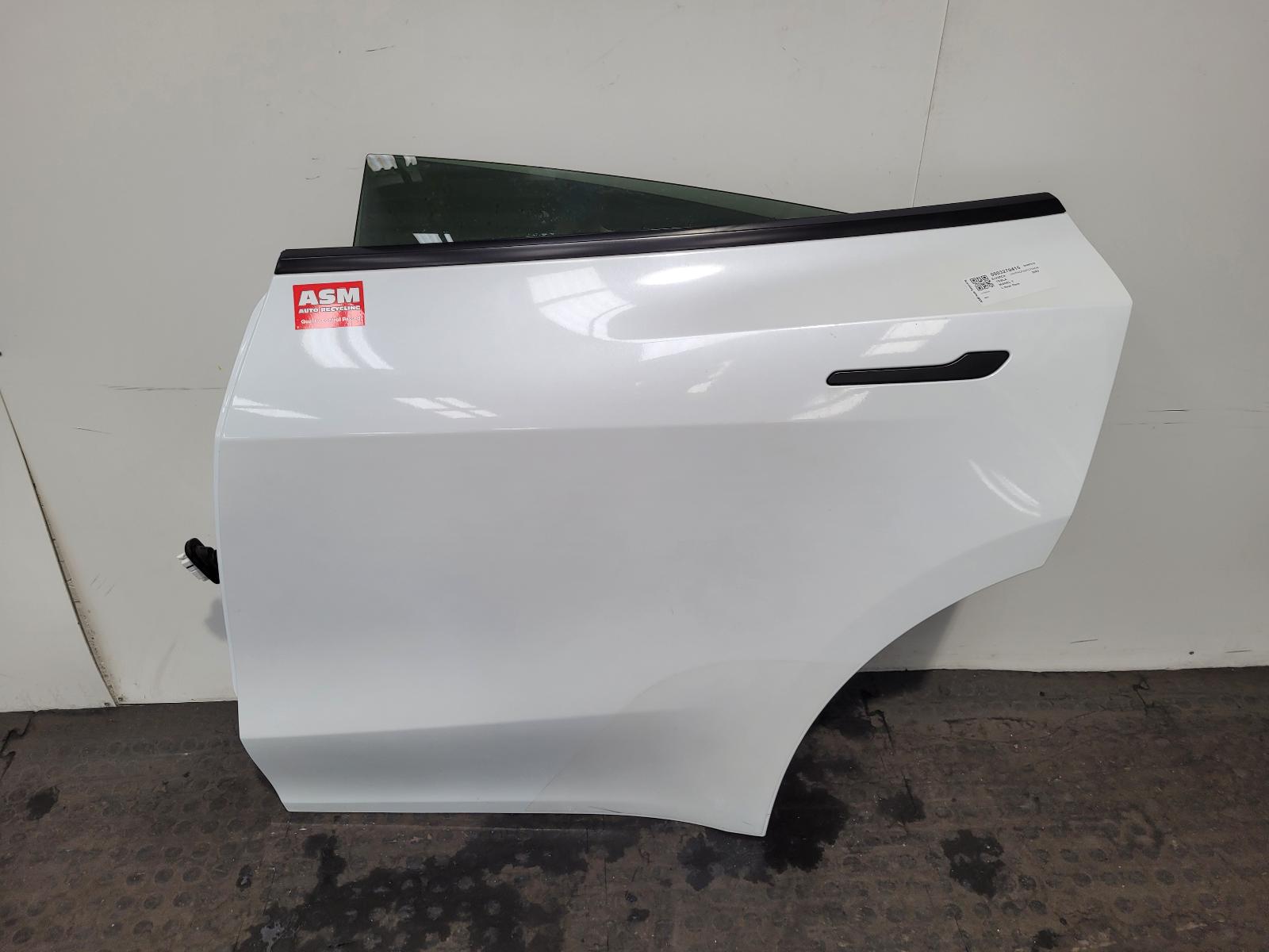 View Auto part L Rear Door Tesla Model Y 2023