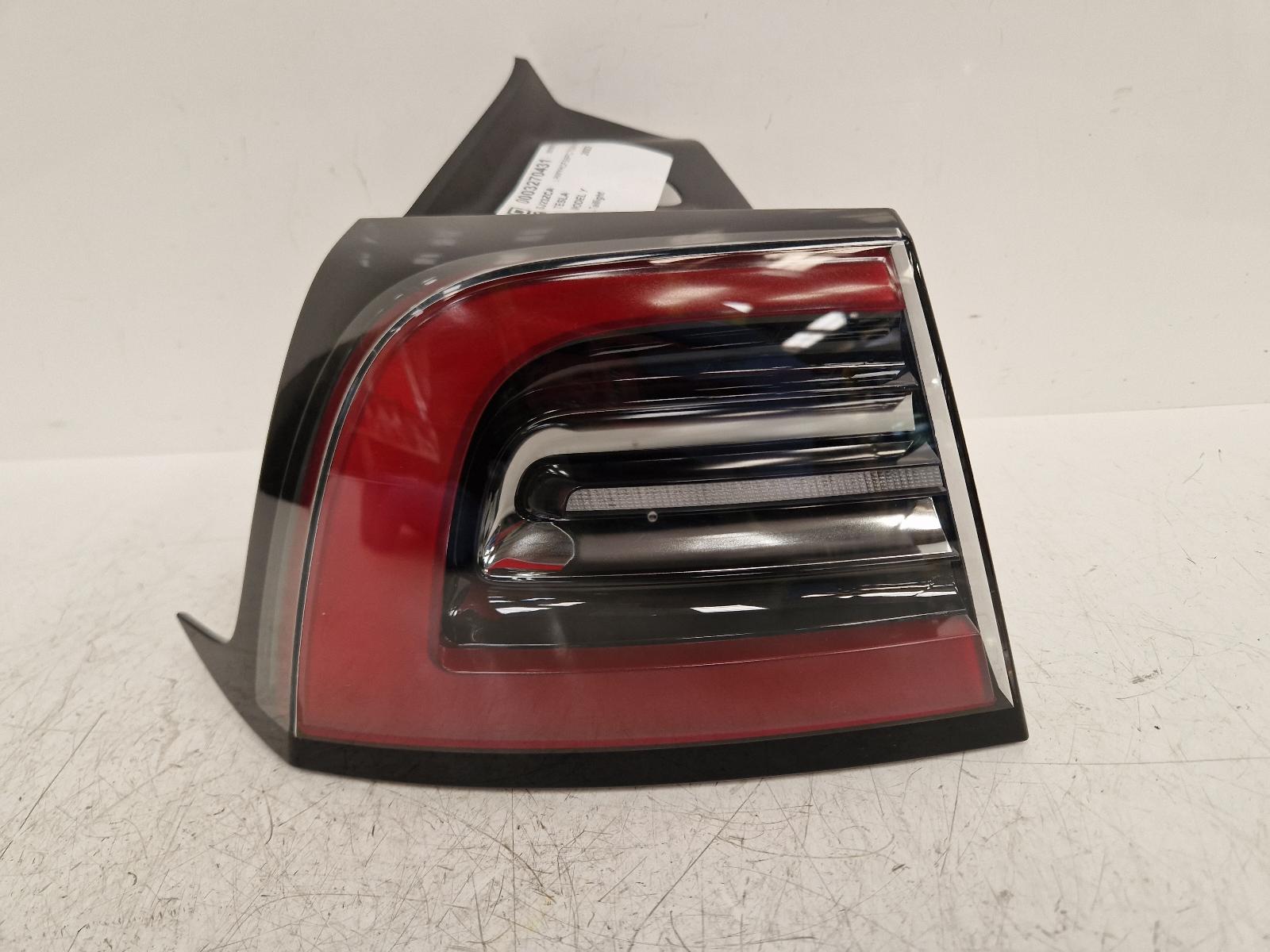 View Auto part L Taillight Tesla Model Y 2023