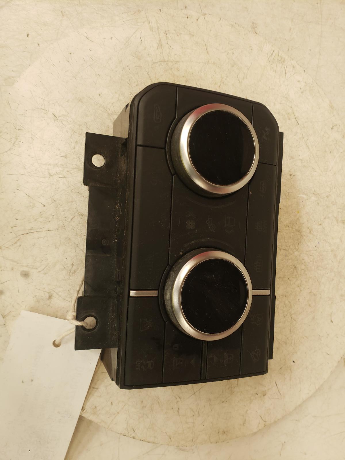 View Auto part Heater/AC Controller Land Rover Defender 2024