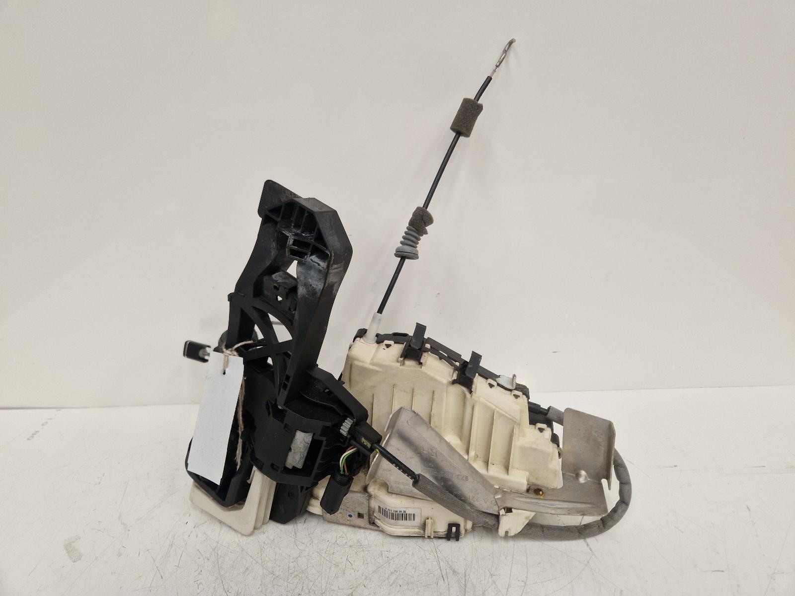 View Auto part Door Lock Assembly Mercedes S Class 2008