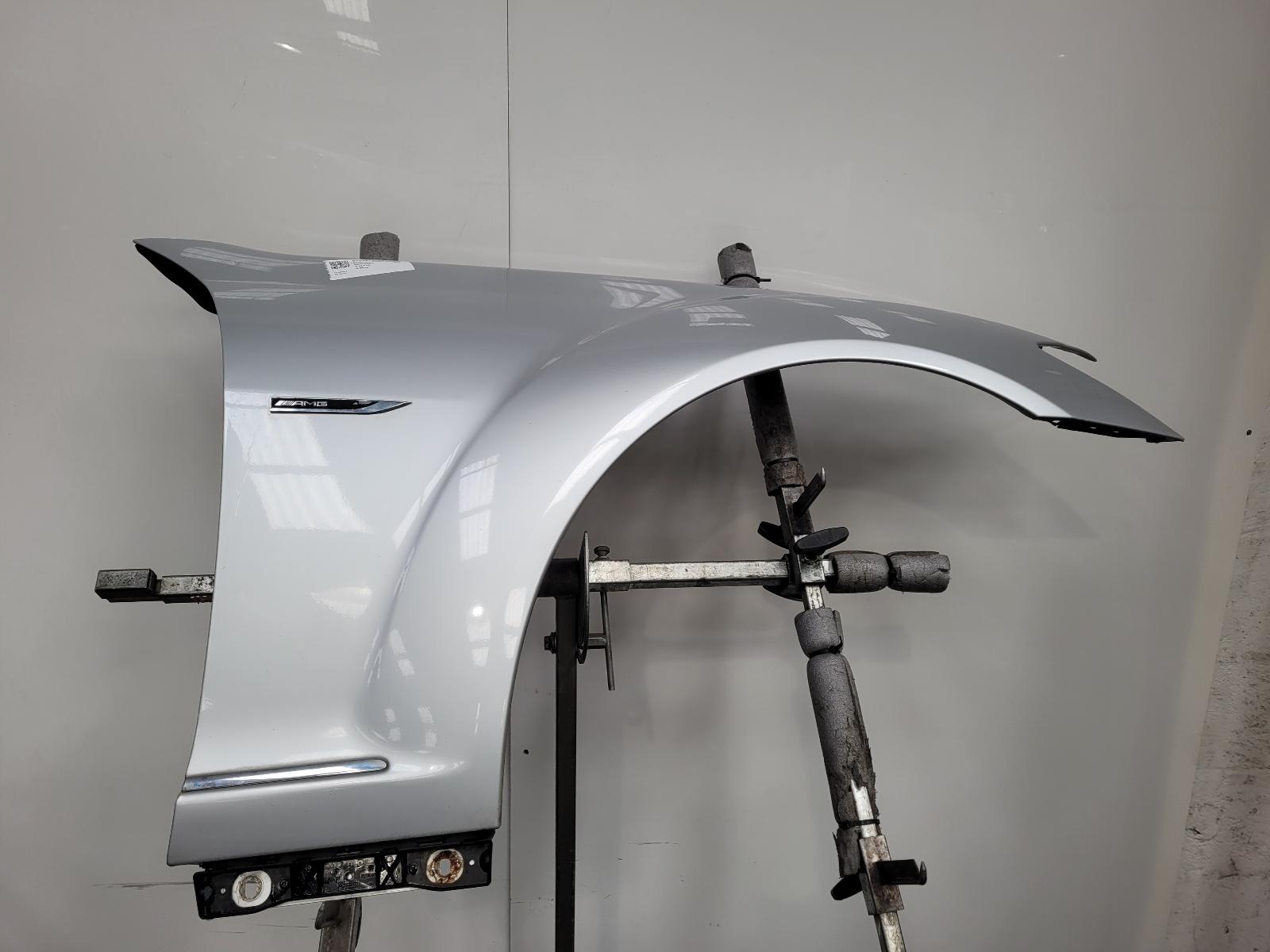 View Auto part R Wing Mercedes S Class 2008