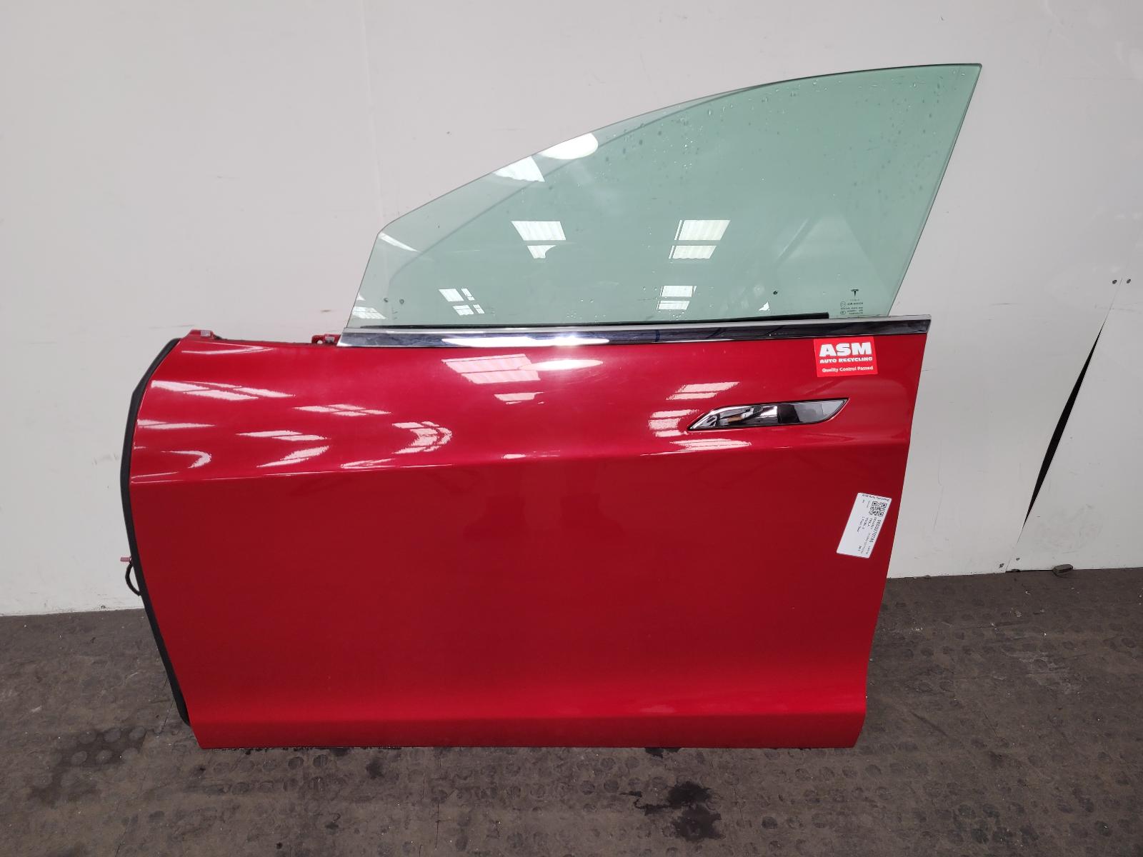 View Auto part L Front Door Tesla Model S 2015