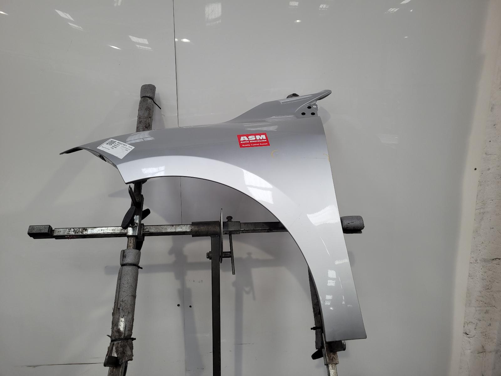 View Auto part L Wing Renault Megane 2013