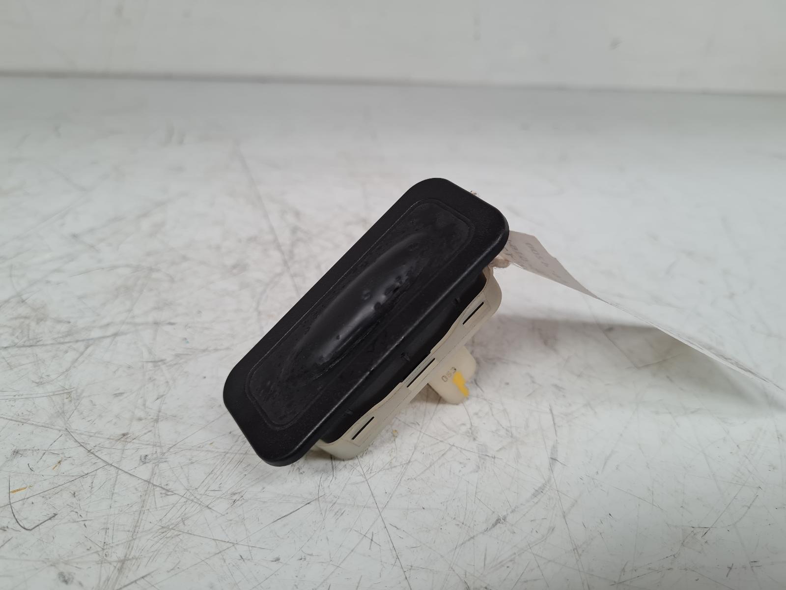 View Auto part Tailgate Handle Renault Megane 2013