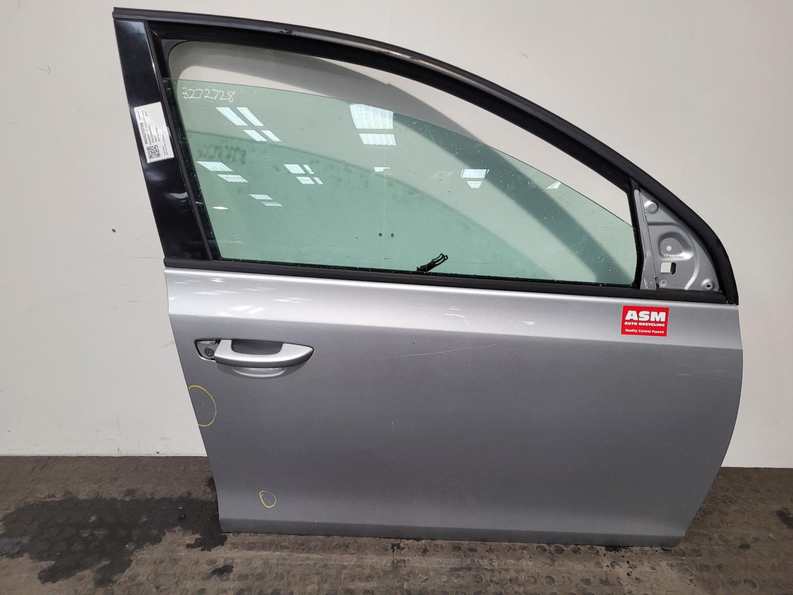 View Auto part R Front Door Volkswagen Golf 2010