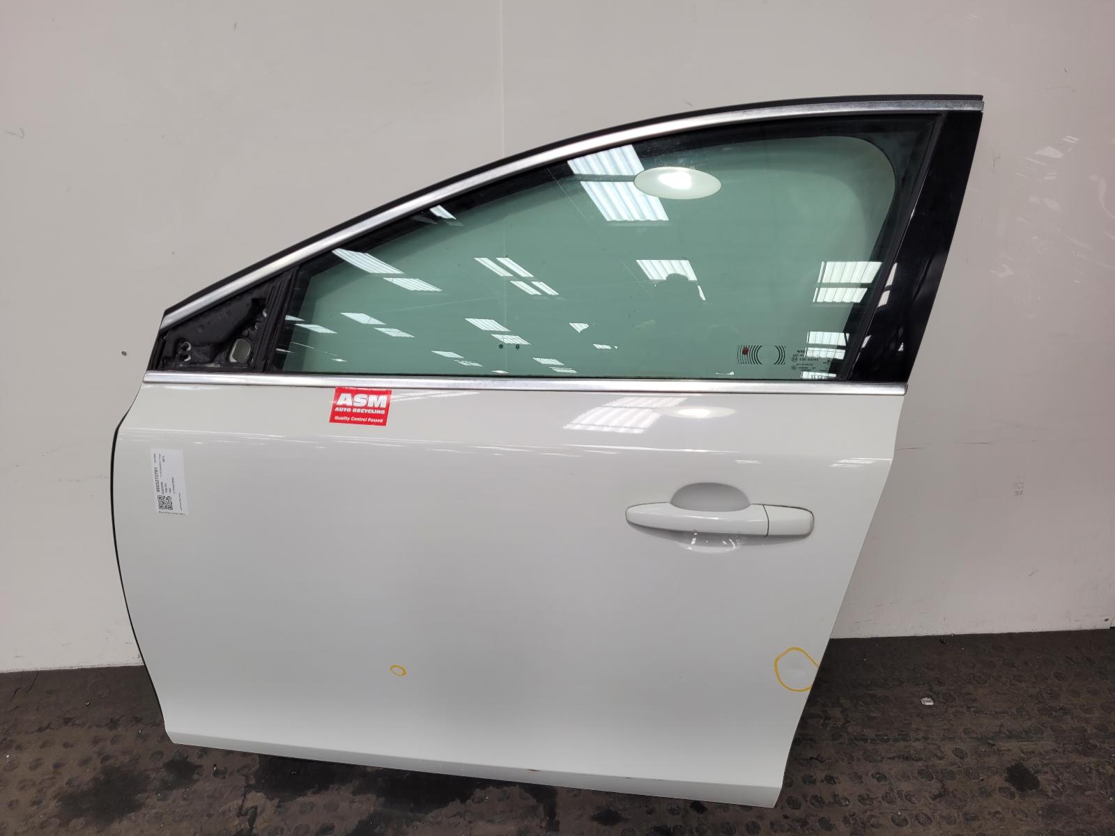 View Auto part L Front Door Volvo V40 2013