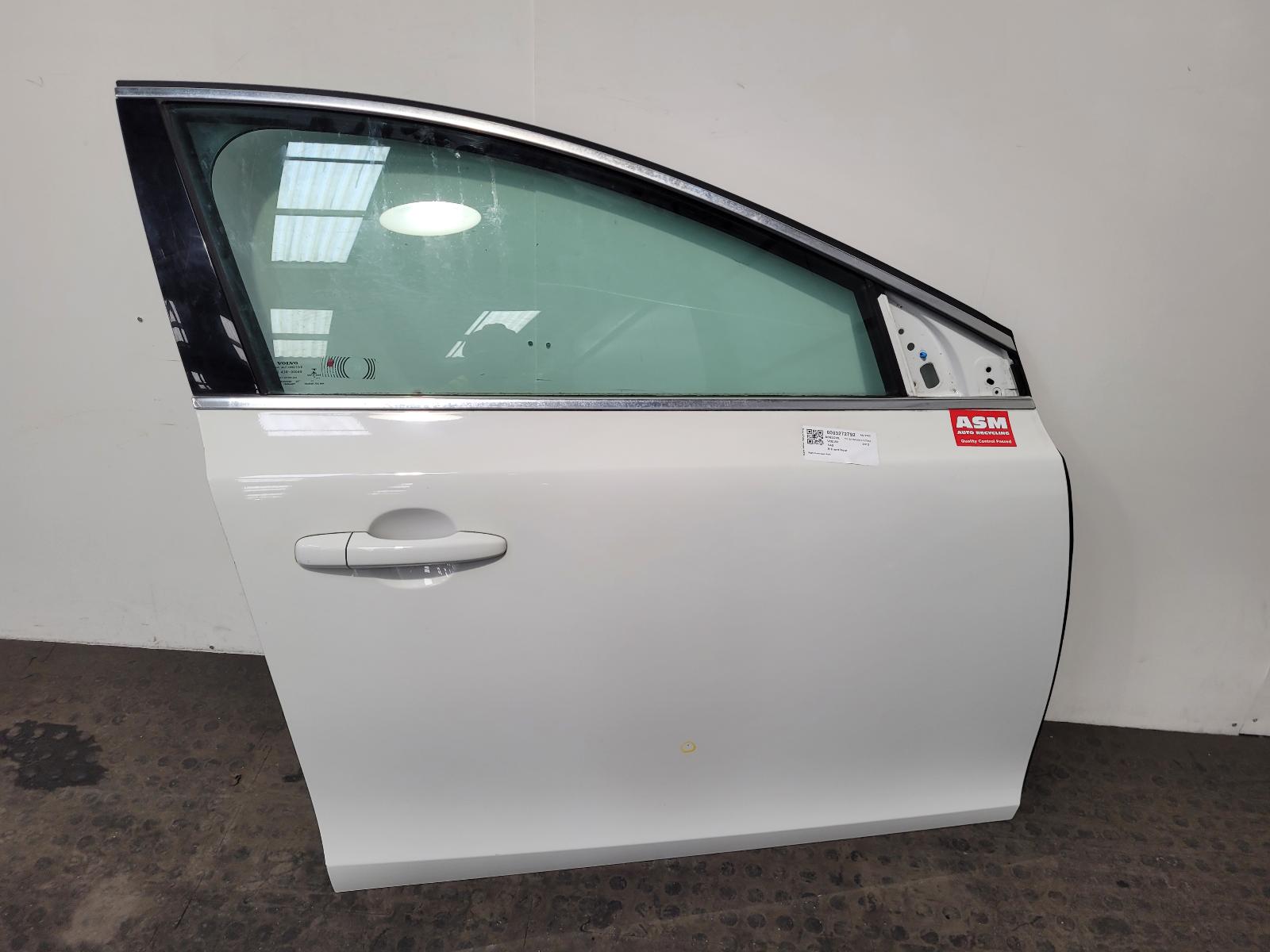 View Auto part R Front Door Volvo V40 2013