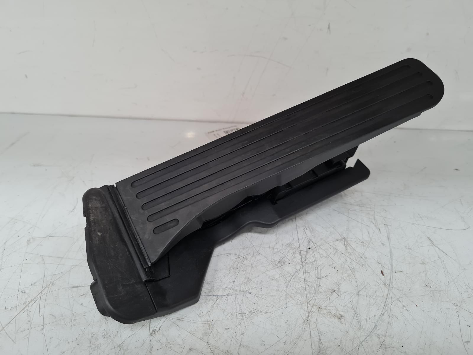 View Auto part Pedal Potentiometer Volkswagen Passat Cc 2014