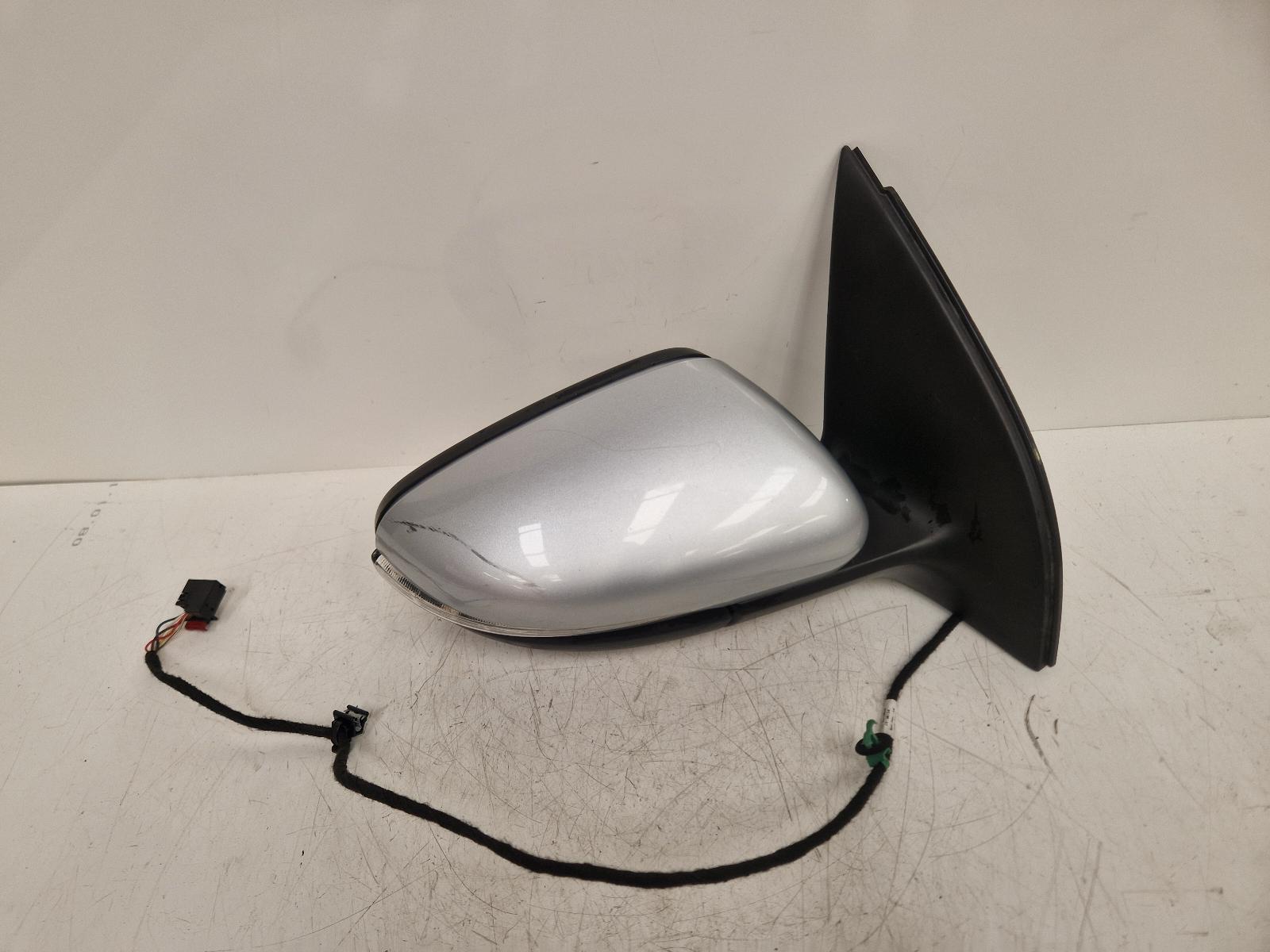 View Auto part R Door Mirror Volkswagen Golf 2010