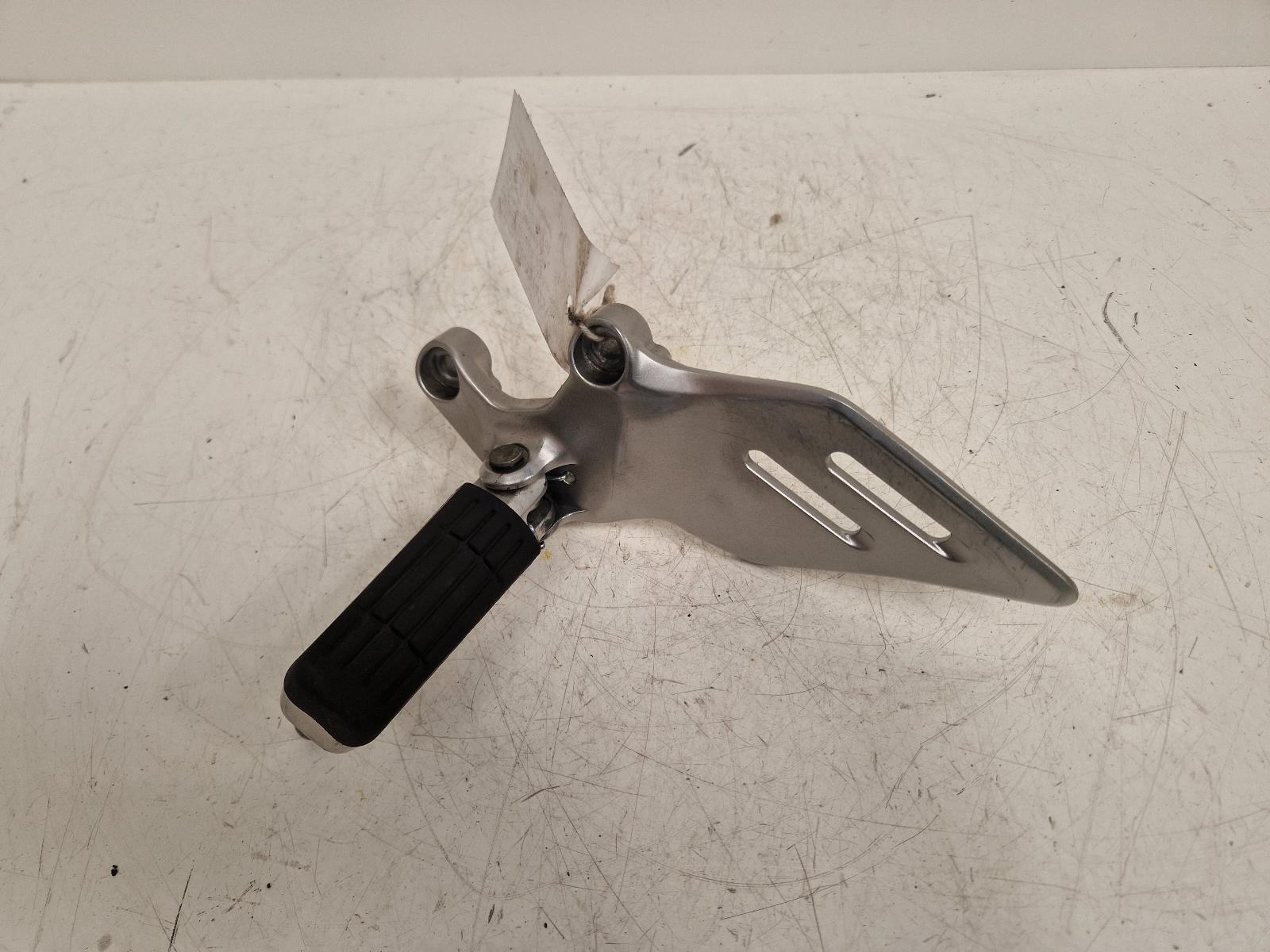 View Auto part Left Footrest Yamaha Tracer 9 Gt 2024