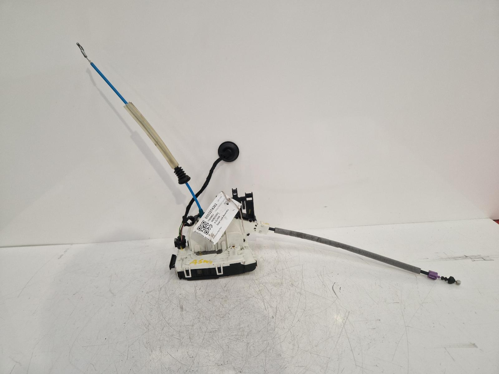 View Auto part Door Lock Assembly Mercedes A Class 2015