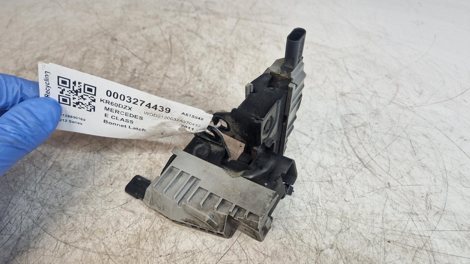 View Auto part Bonnet Latch Mercedes E Class 2011