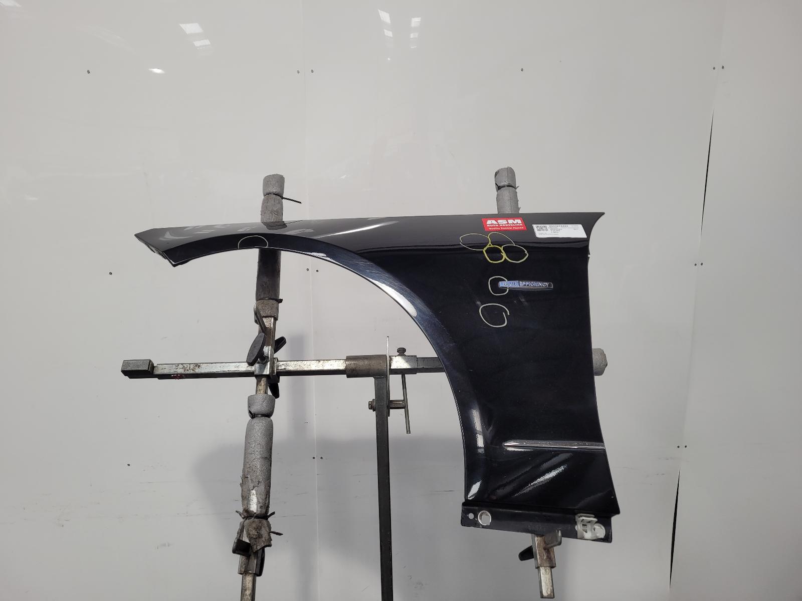 View Auto part L Wing Mercedes E Class 2011