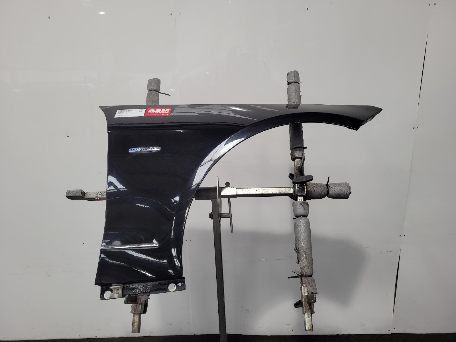 View Auto part R Wing Mercedes E Class 2011