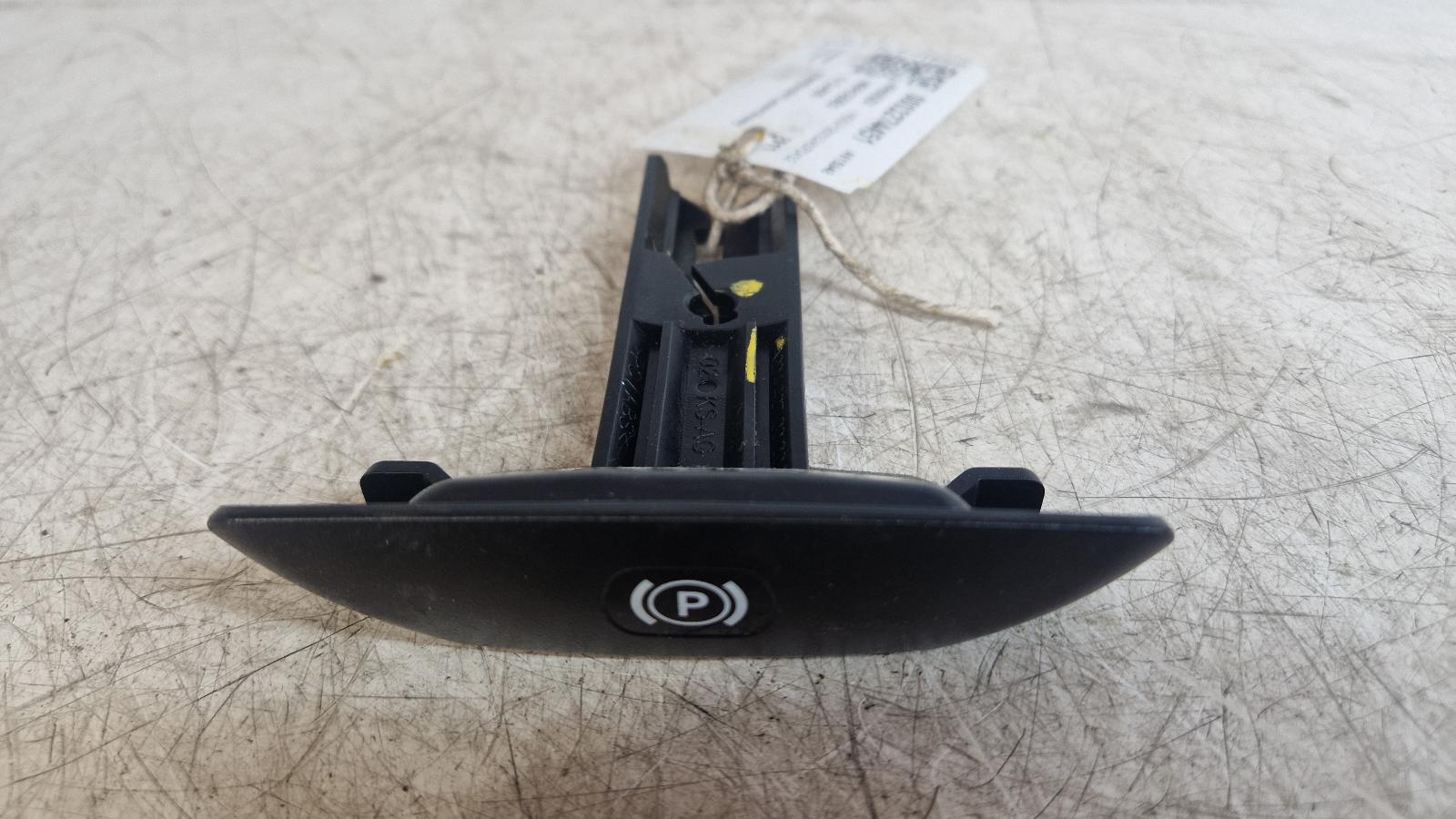 View Auto part Handbrake Lever/Button/Assembly Mercedes E Class 2011